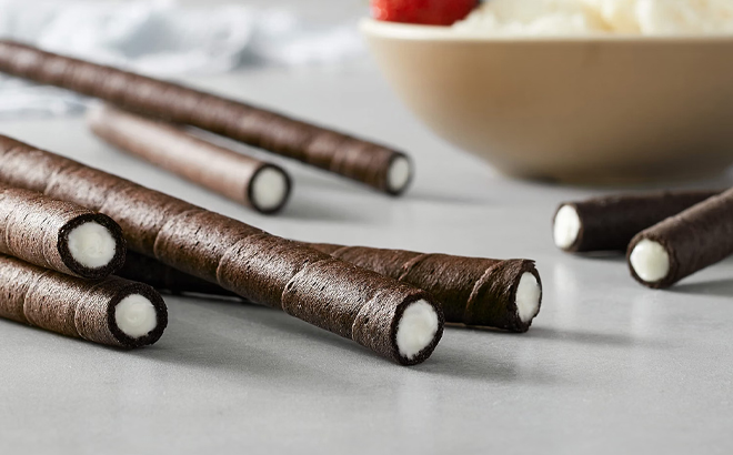 Amazon Brand Aplenty Cookies Cream Rolled Wafers 5 oz Amazon Brand Aplenty Cookies Cream Rolled Wafers 5 oz