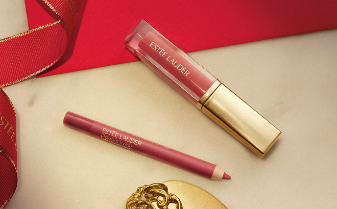 Estee Lauder 2 Piece Petite Suite Mini Lip Oil Lip Liner Duo Makeup Gift Set on the Table Estee Lauder 2 Piece Petite Suite Mini Lip Oil Lip Liner Duo Makeup Gift Set on the Table