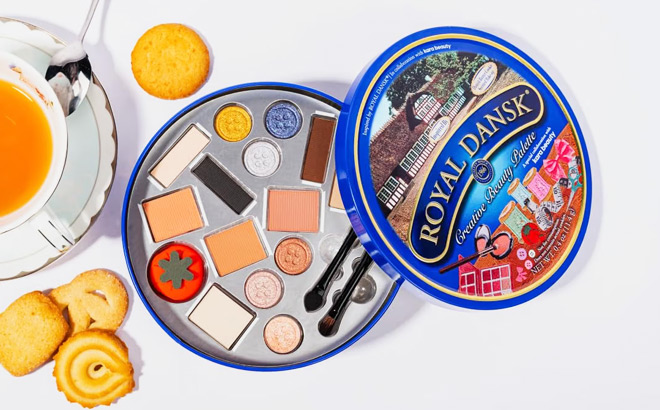 Kara Beauty X Royal Dansk Creative Beauty Palette Makeup Gift Set Kara Beauty X Royal Dansk Creative Beauty Palette Makeup Gift Set