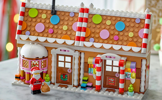 LEGO Iconic Festive Gingerbread House