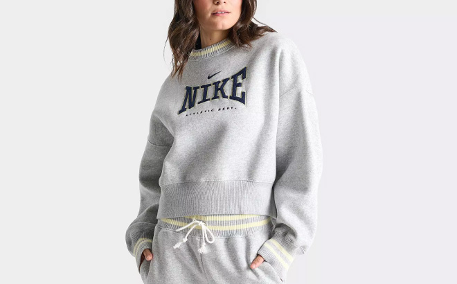 Nike Womens Phoenix Oversized Crewneck Sweatshirt Nike Womens Phoenix Oversized Crewneck Sweatshirt