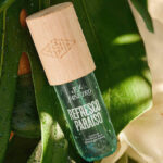 Sol de Janeiro Refresco Paraiso Fresh Watery Floral Body Mist on the Leaf