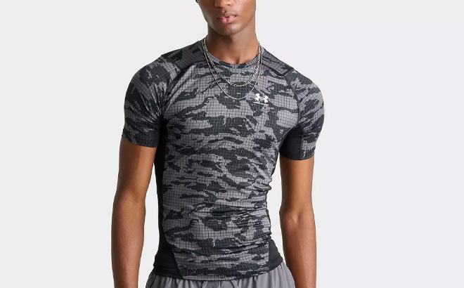 Under Armour Mens HeatGear Printed Training Top Under Armour Mens HeatGear Printed Training Top
