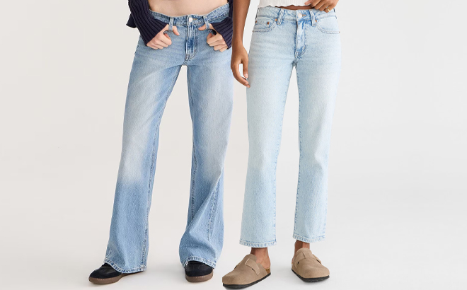 Women Wearing Various Styles of Aeropostale Jeans Women Wearing Various Styles of Aeropostale Jeans