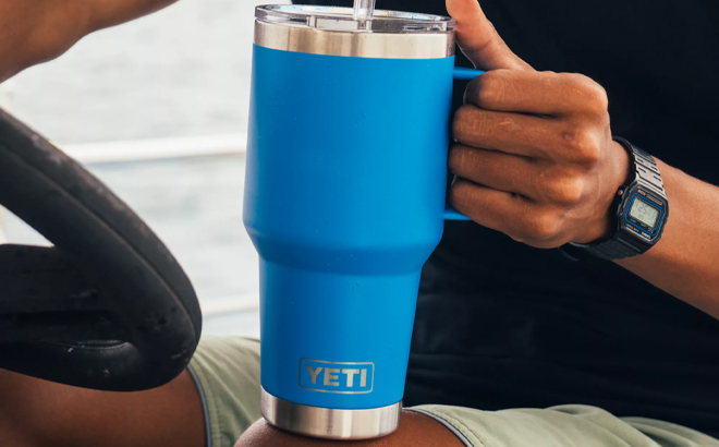 YETI 35 oz Rambler Mug with Straw Lid in Blue