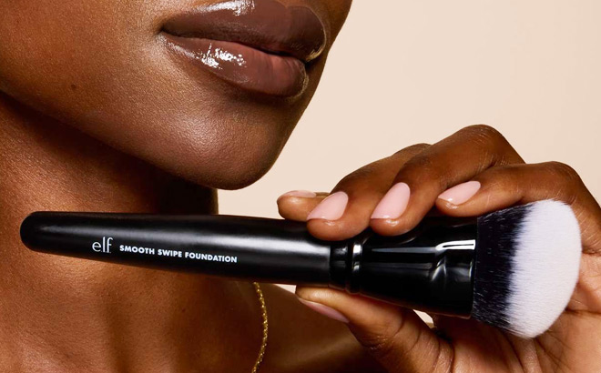 e l f Angled Liquid Foundation Brush