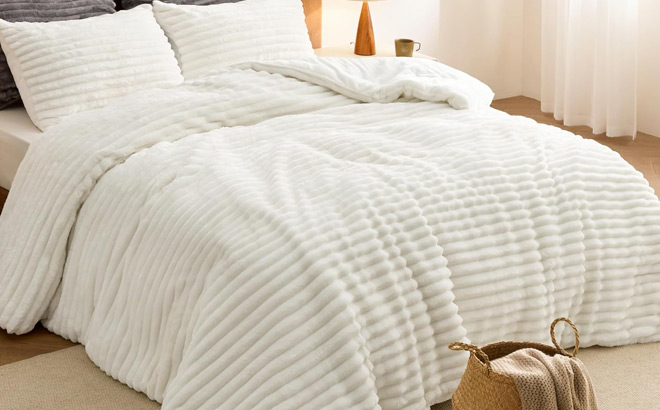 3 Piece Queen Fluffy Comforter Set