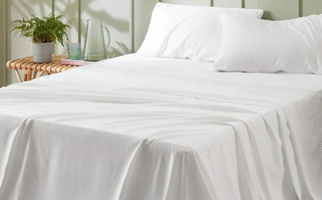 Bedsure Polyester Microfiber Sheet Set in White Bedsure Polyester Microfiber Sheet Set in White