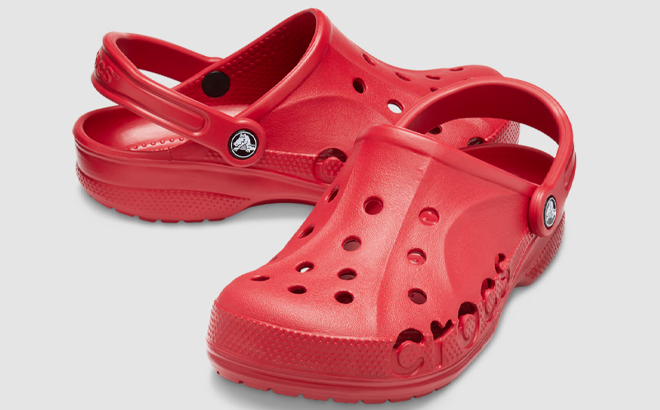 Crocs Baya Clogs in Pepper
