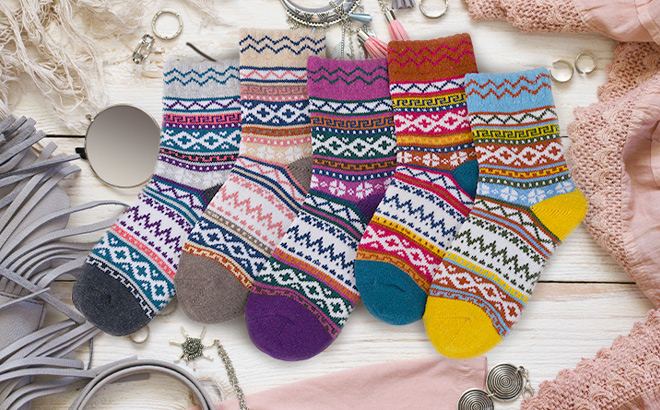 Fauson 5 Pairs Womens Wool Socks on the Table