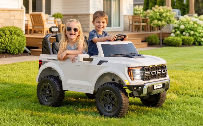 Kids Driving the Ford F150 Raptor Powered Ride on Truck Kids Driving the Ford F150 Raptor Powered Ride on Truck