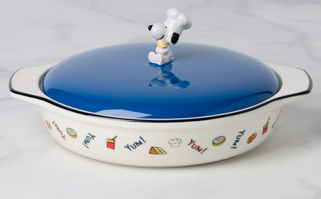 Lenox Chef Snoopy 40 Ounce Covered Casserole Dish with Lid Lenox Chef Snoopy 40 Ounce Covered Casserole Dish with Lid