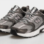 New Balance 530 Shoes in Black Metallic and Truffle Salt
