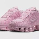 Nike Womens Shox TL Sneakers in Pink