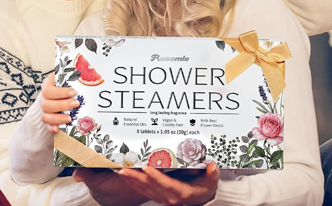 People Holding RUSEMLE Shower Steamers Aromatherapy