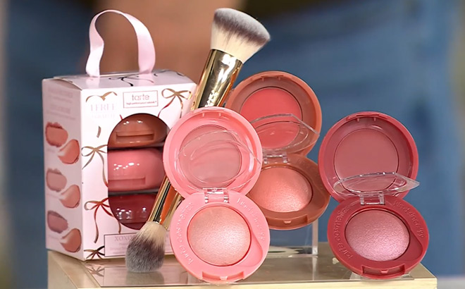 Tarte XOXO 3 Piece Macaron Blush and Glow Set and Brush Tarte XOXO 3 Piece Macaron Blush and Glow Set and Brush