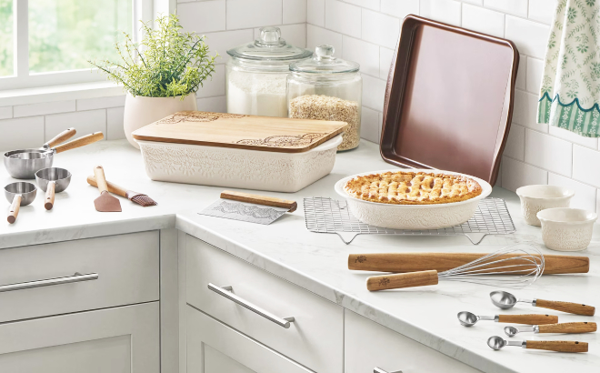 The Pioneer Woman Bakeware Set The Pioneer Woman Bakeware Set
