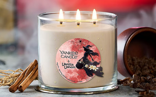 Yankee Vanilla Venom 3 Wick Candle Yankee Vanilla Venom 3 Wick Candle